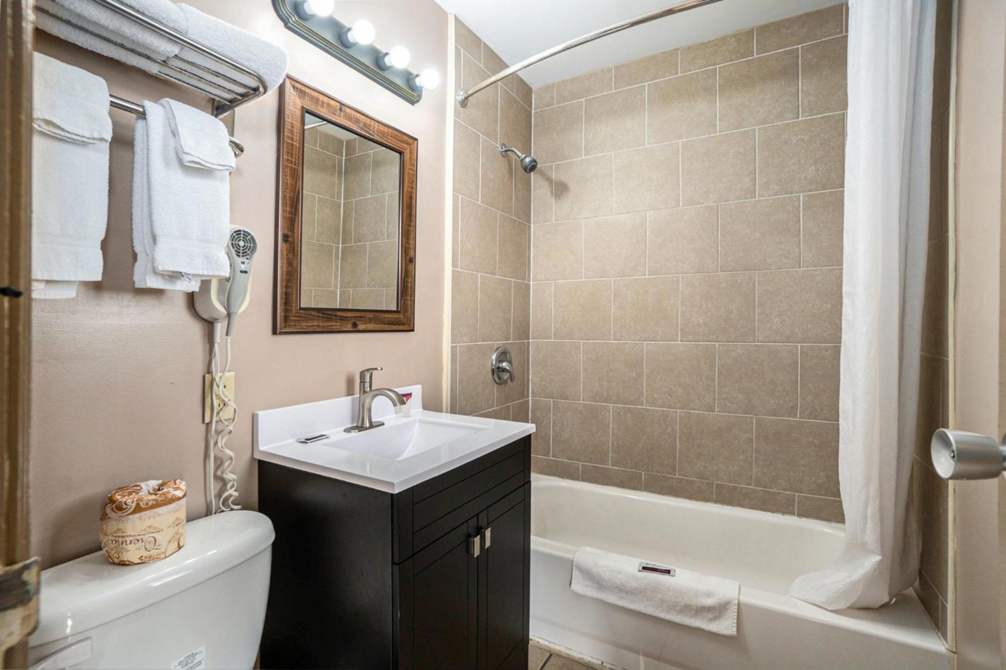Great Lakes Inn & Suites شاوث هيفن الغرفة الصورة