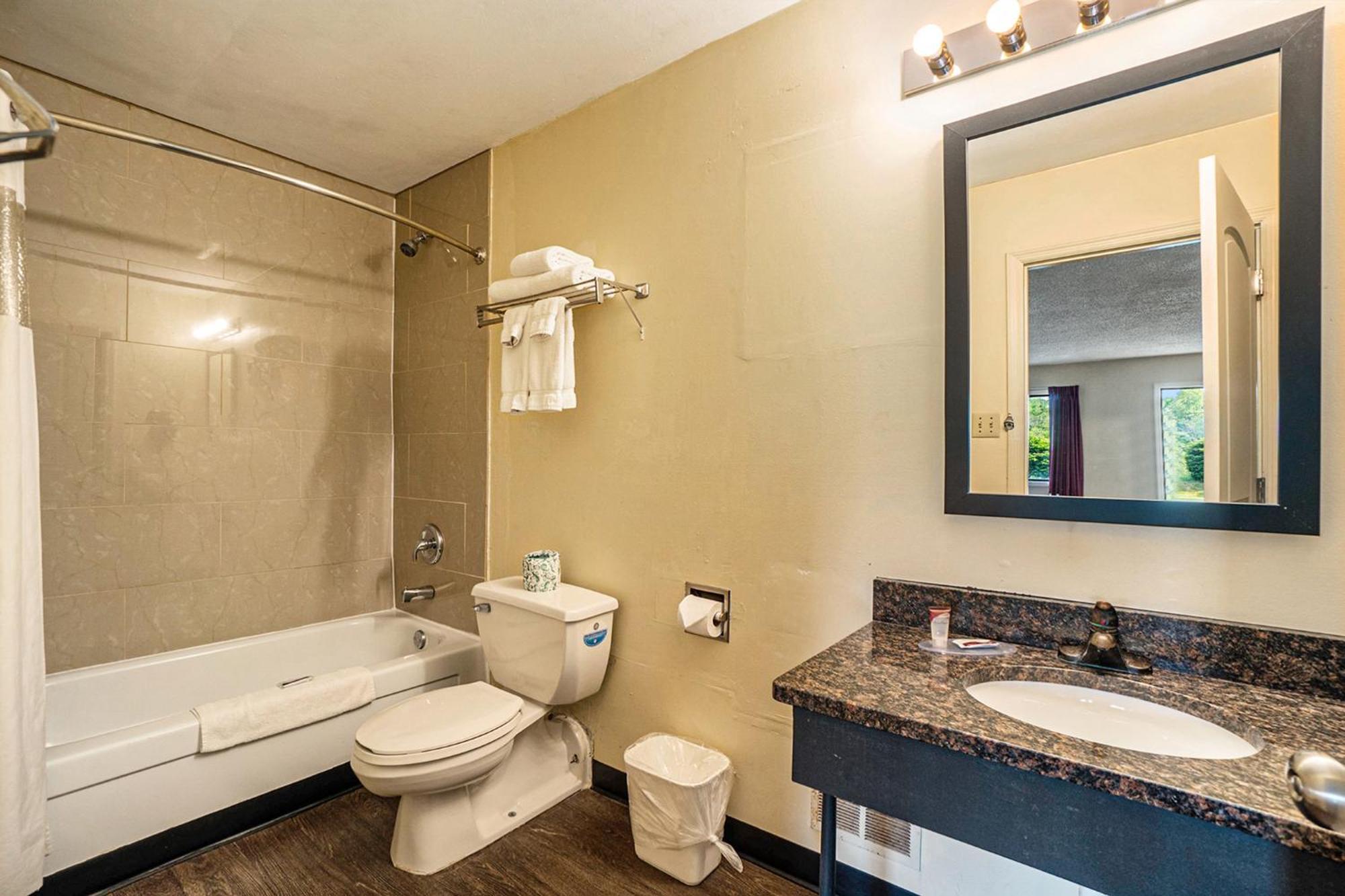 Great Lakes Inn & Suites شاوث هيفن الغرفة الصورة